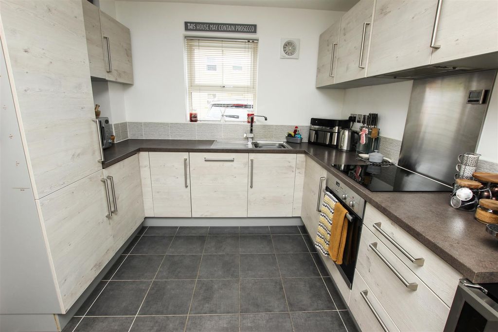 Property photo 2 of 16 Kitchen Dining
