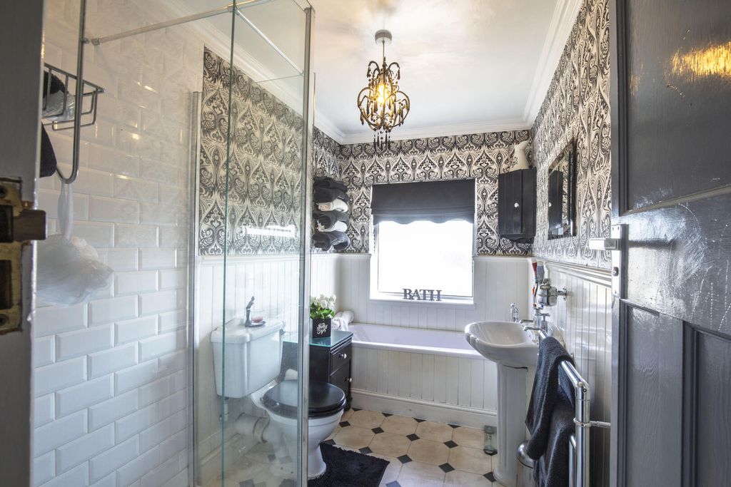 Additional image 15 of 3 bed semi-detached house for saleCoulsdon Road, Coulsdon CR5