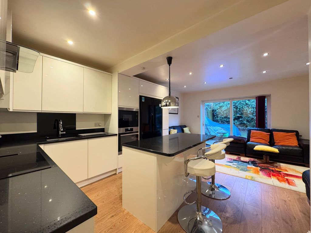 Property photo 2 of 16 Lounge/Kitchen/Dining Area