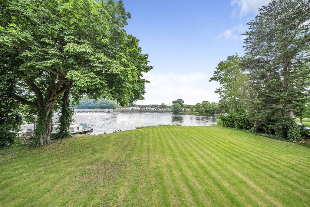 Property photo 3 of 35
