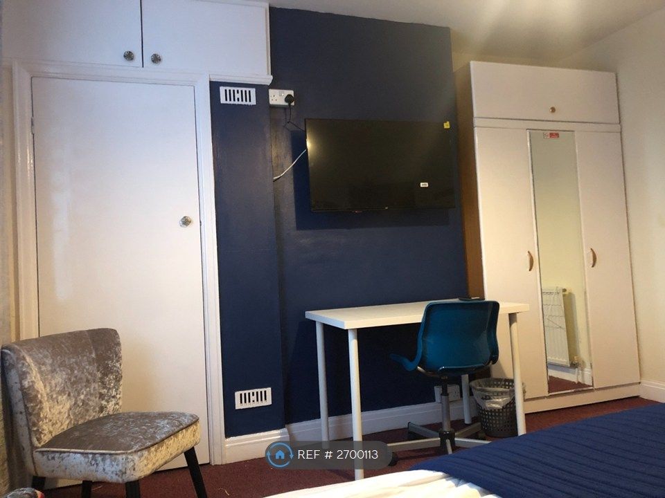 Property photo 2 of 7 Room 2 £680 Pcm Towards Tv