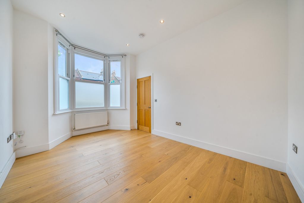 Property photo 3 of 21 1509759-7-6A88572...