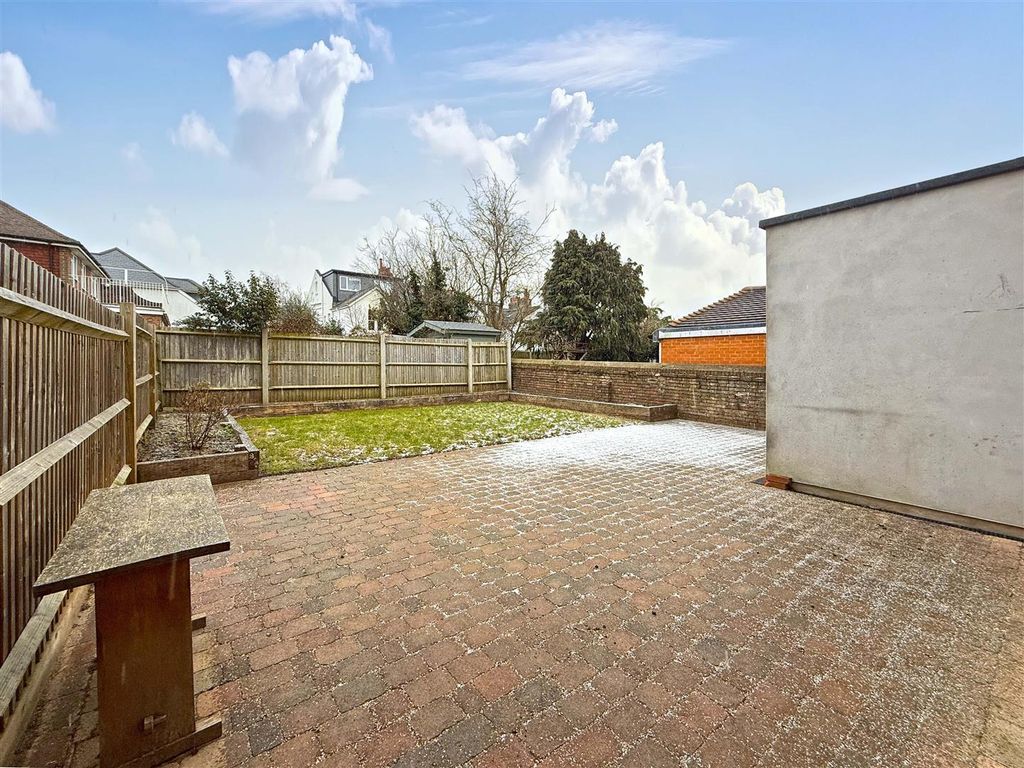 Property photo 2 of 16 Dyke Rd_14.Jpg