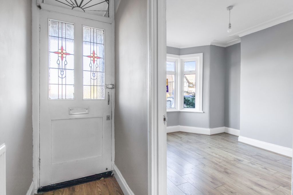 Property photo 2 of 20