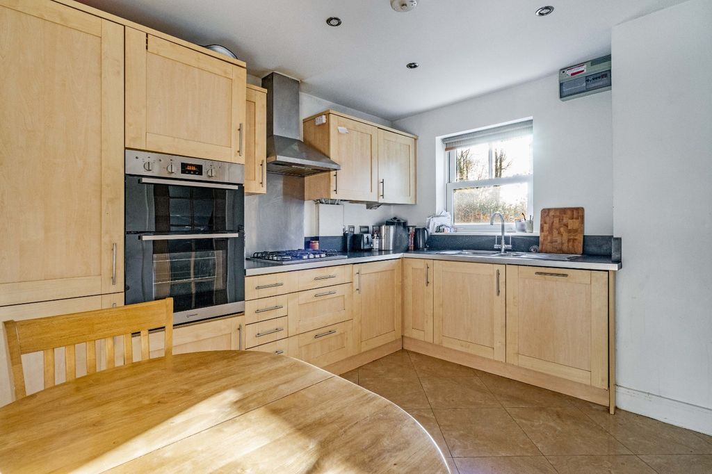 Property photo 3 of 12 Kitchen