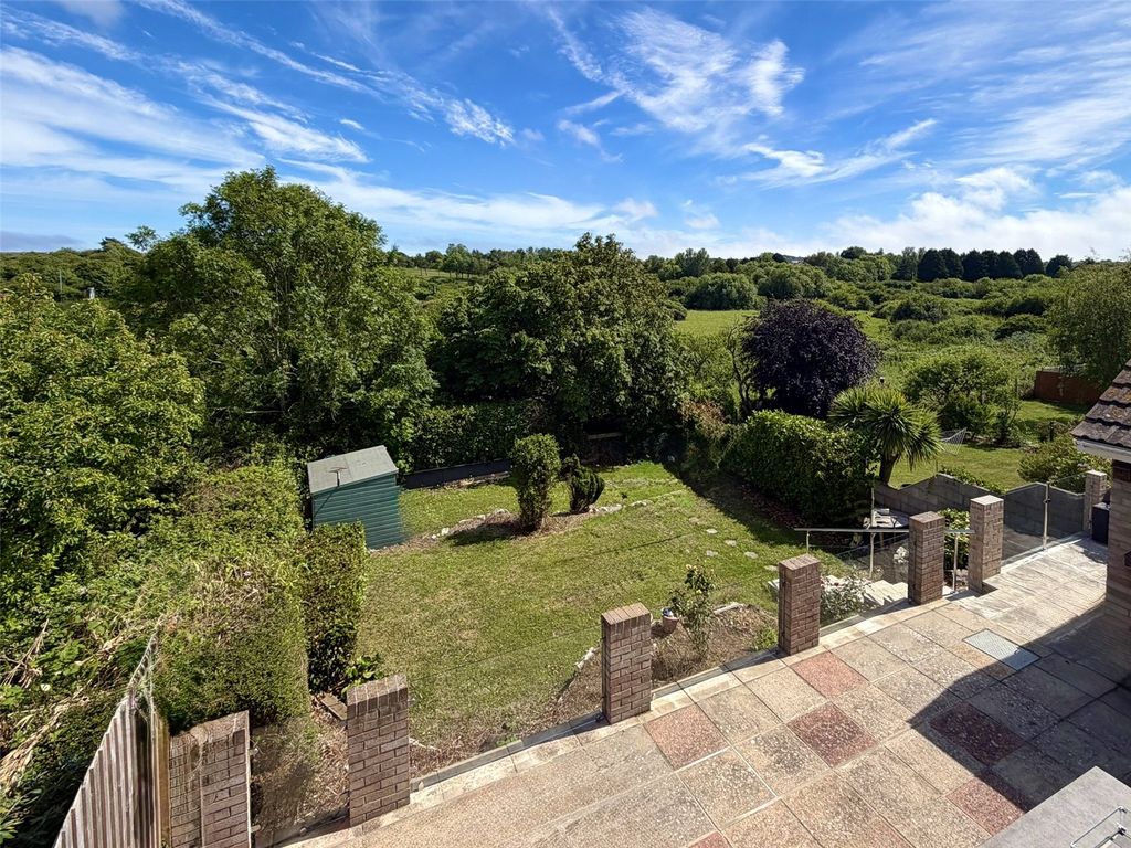 Property photo 3 of 18 Picture No. 06