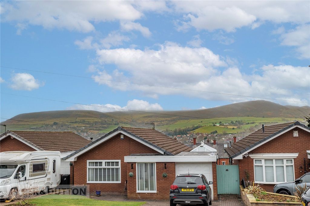 Property photo 3 of 23 Front Aspect