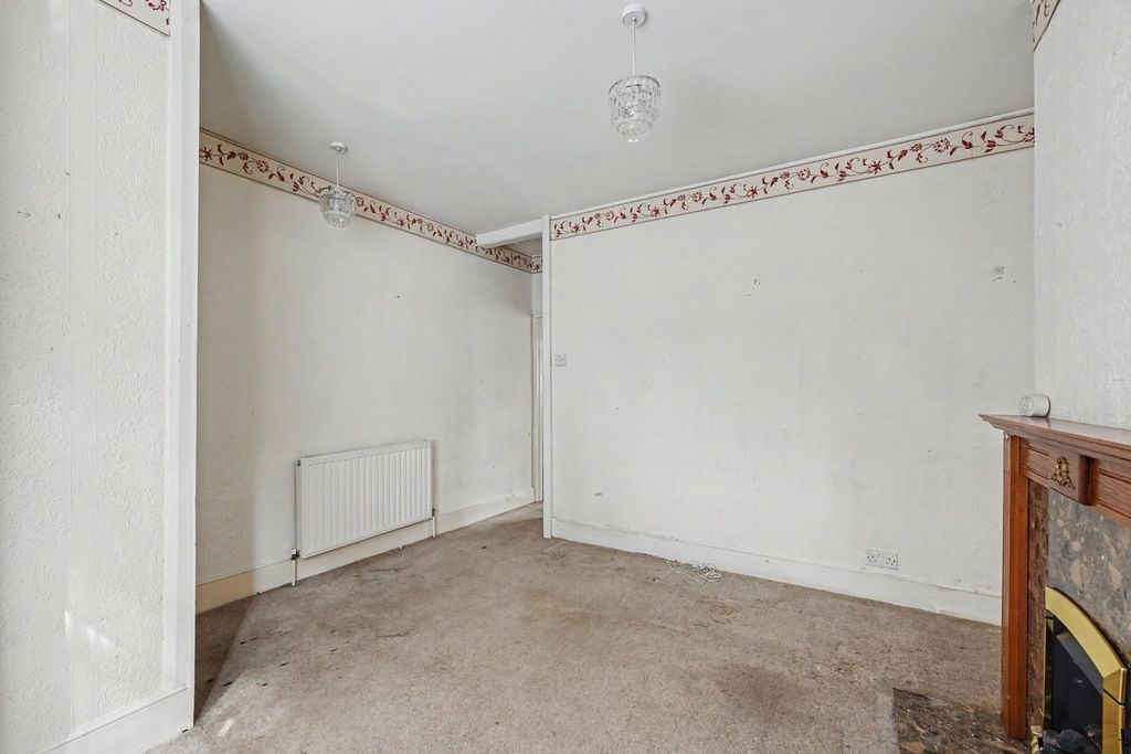 Property photo 3 of 27