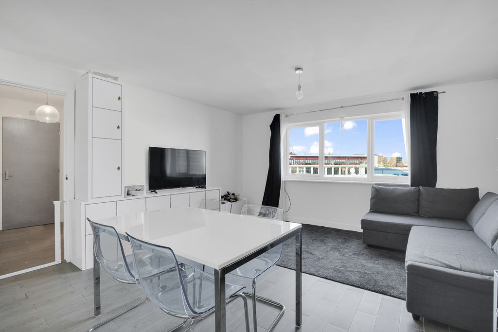 Property photo 3 of 9 Gallery