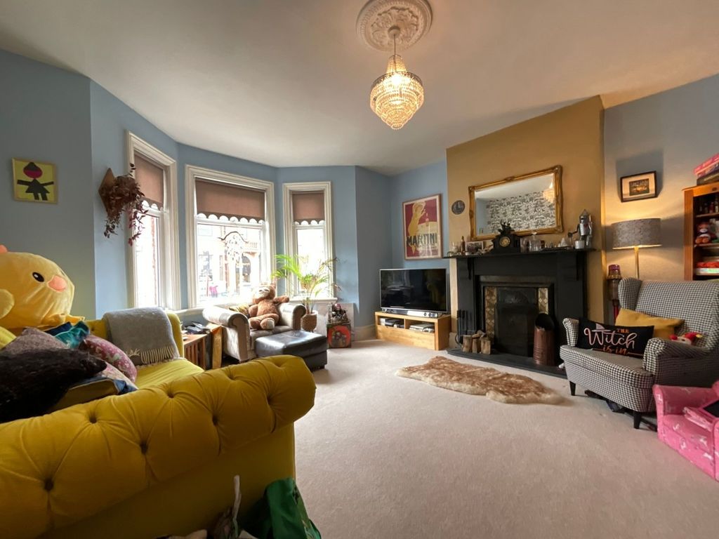 Property photo 2 of 23