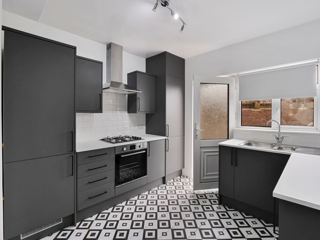 Property photo 2 of 7 2.Kitchen.Jpg