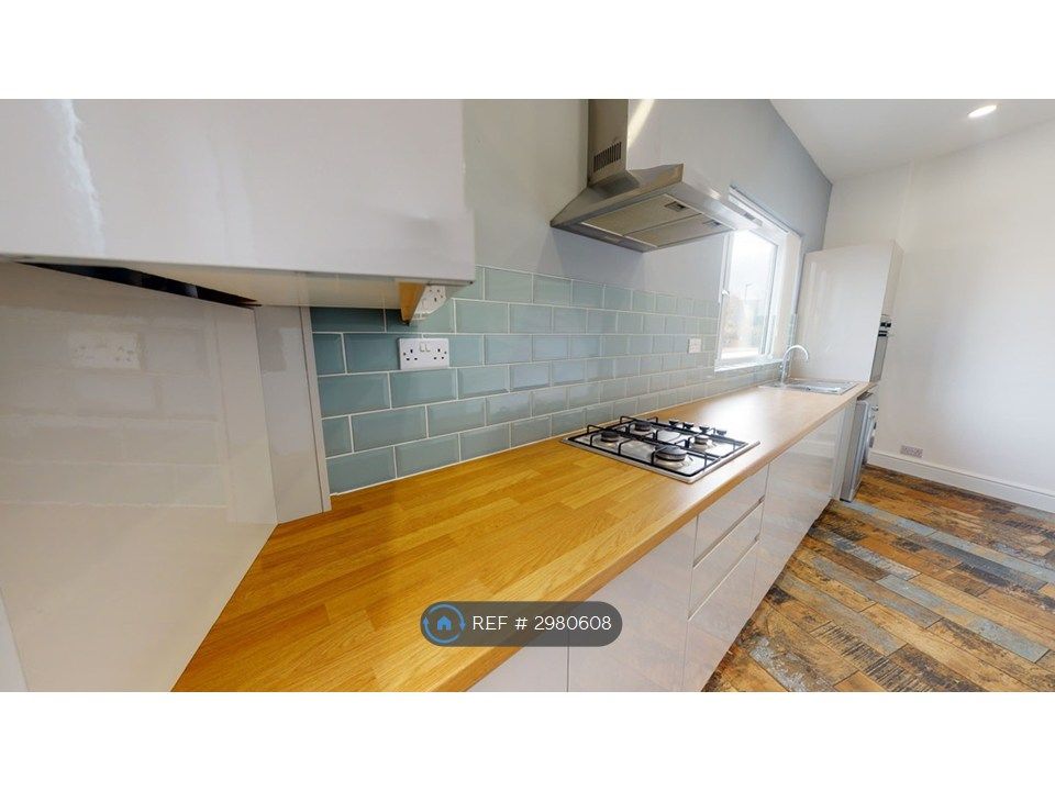 Property photo 1 of 9 Kitchen