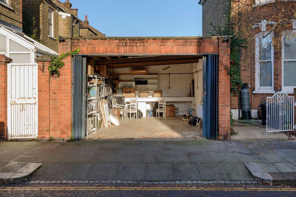 Property photo 3 of 3