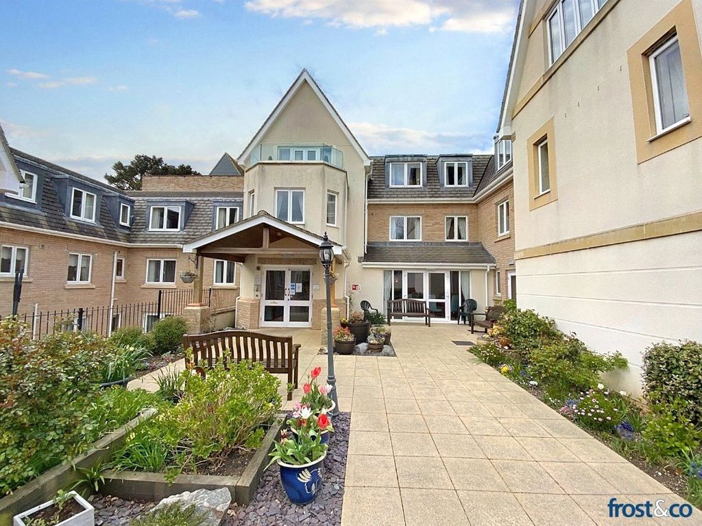 Property photo 1 of 17 Churchill Lodge