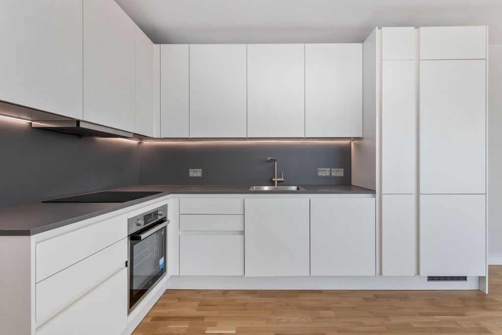 Property photo 3 of 13 Kitchen
