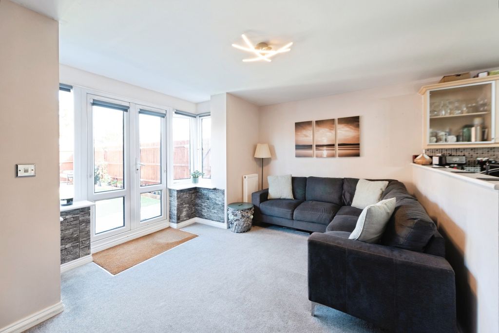Property photo 3 of 17 Pbox-Img.Jpg