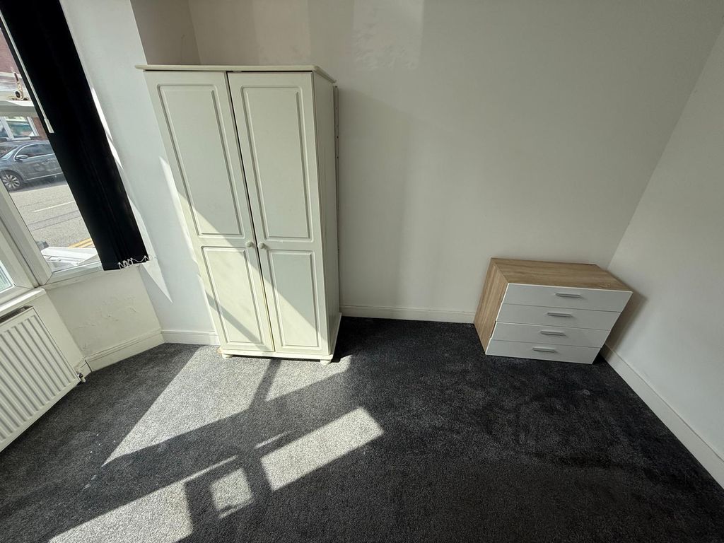 Property photo 3 of 49