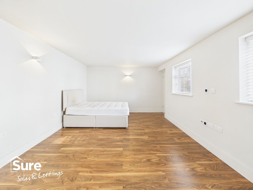 Property photo 3 of 17 5691992