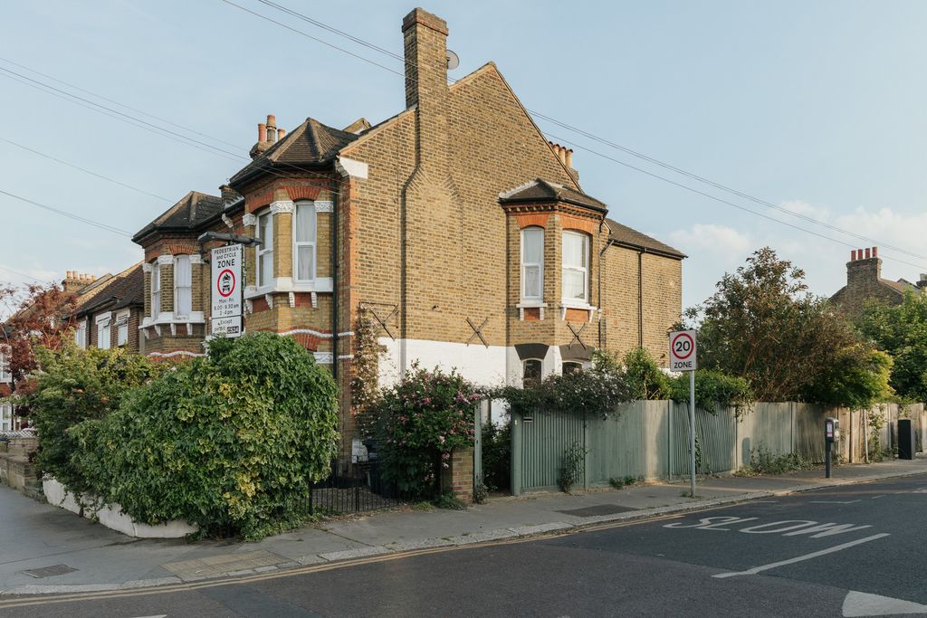 Property photo 2 of 24 343881 - Rf-12A-Stanger-Road-Se25-001.Jpg