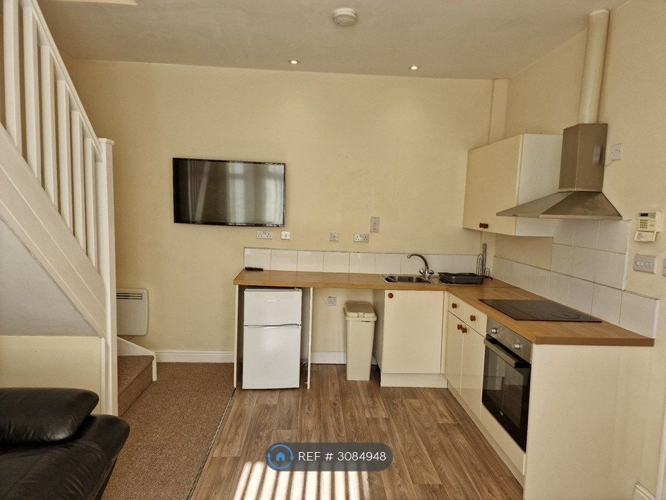 Property photo 2 of 13 Living Kitchen