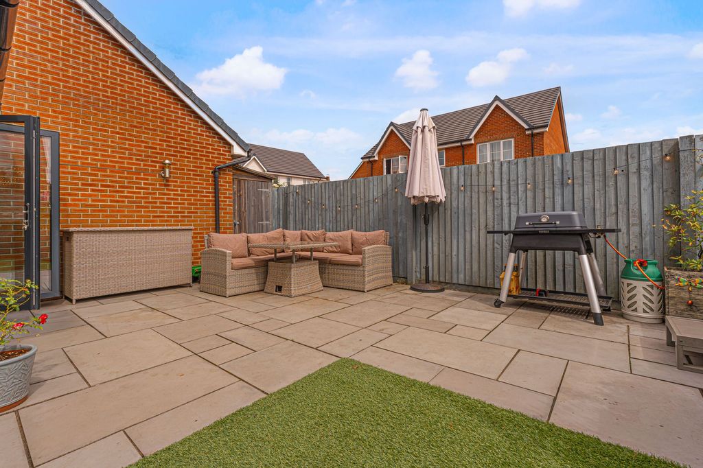 Property photo 2 of 37