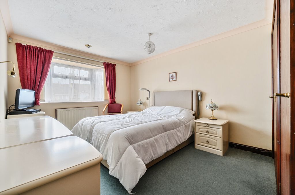 Property photo 3 of 12 3 - 1354582-17-68c7d5...