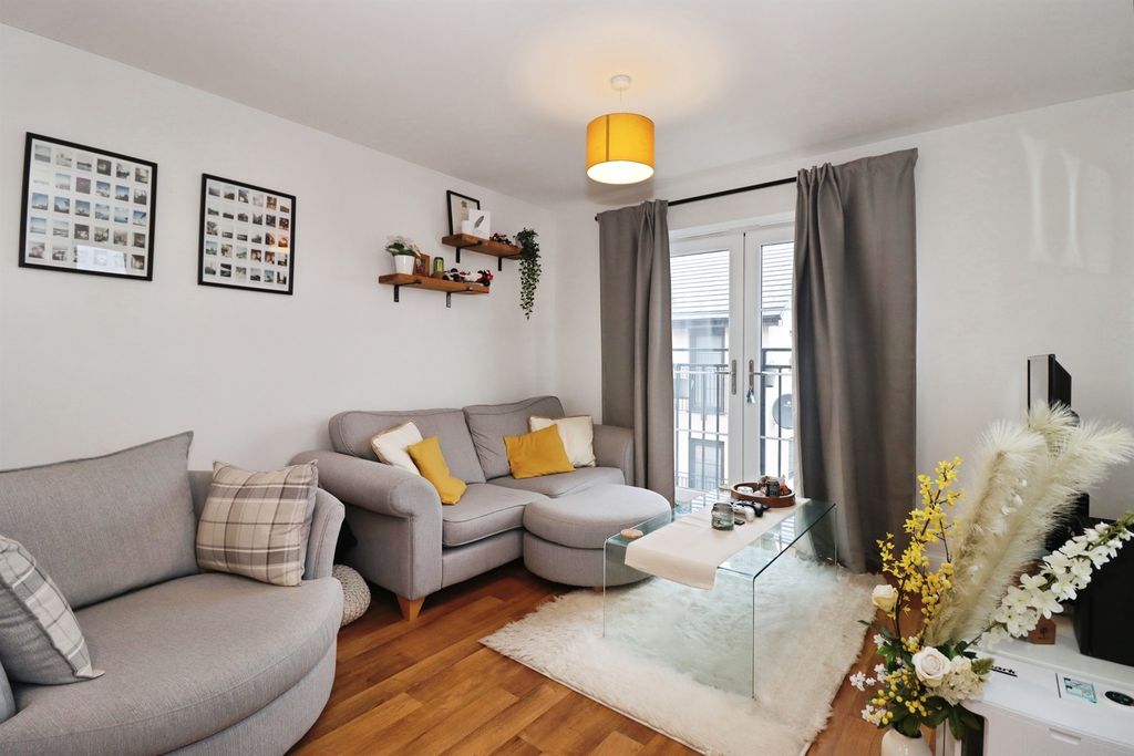 Property photo 3 of 10