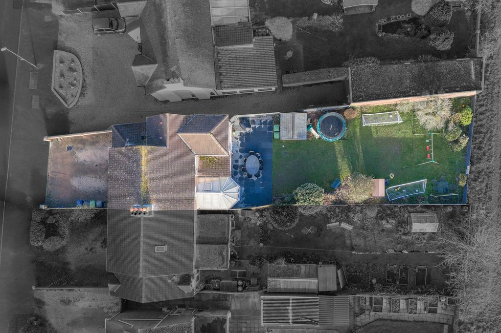 Property photo 2 of 23