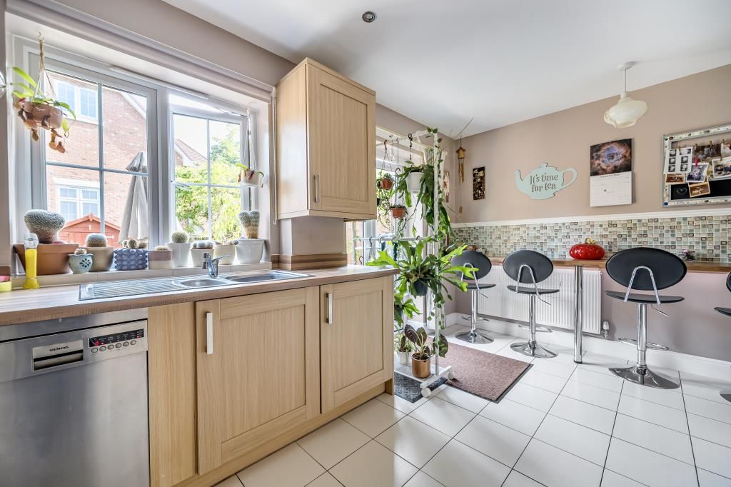 Property photo 3 of 17 Kitchen
