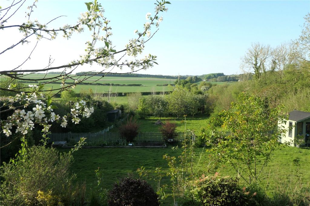 Property photo 2 of 18 Picture No. 35