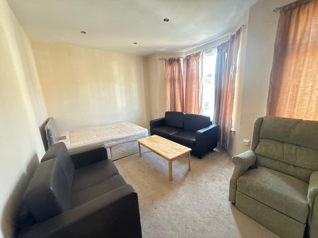 Property photo 1 of 4