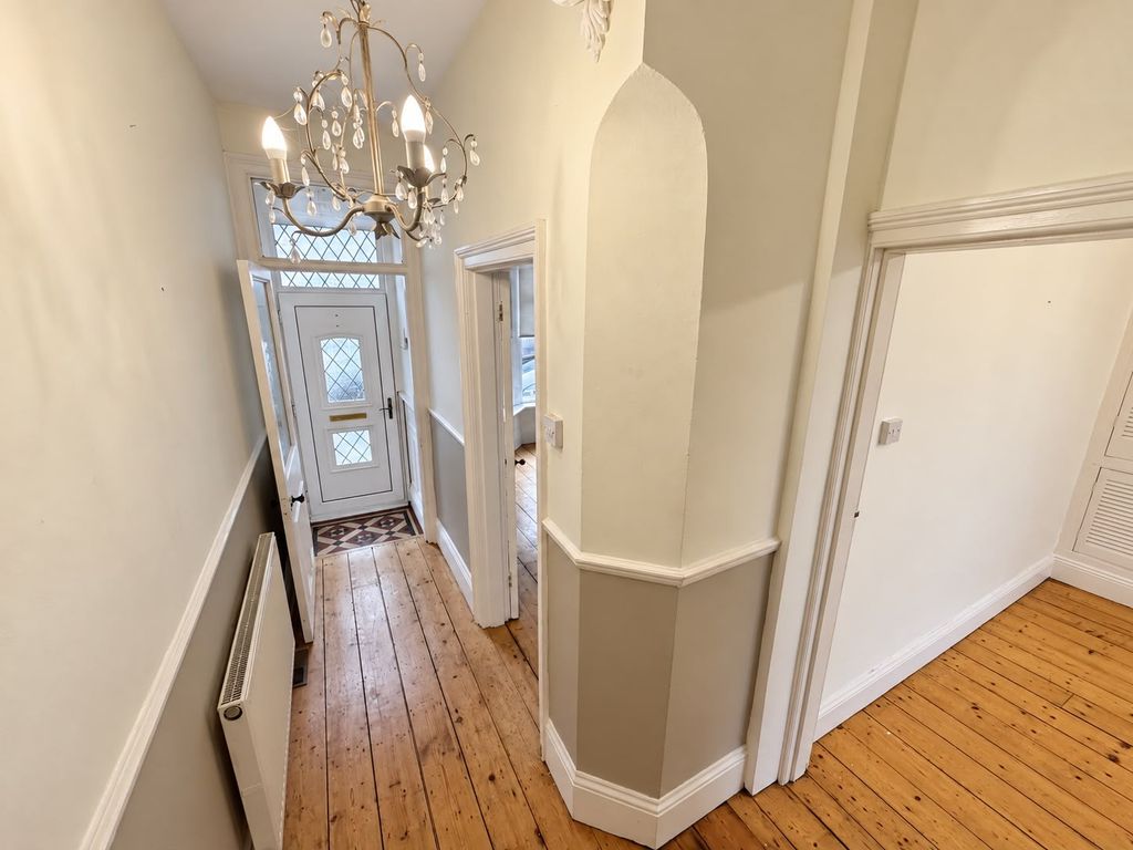 Property photo 2 of 12 Entrance Hall