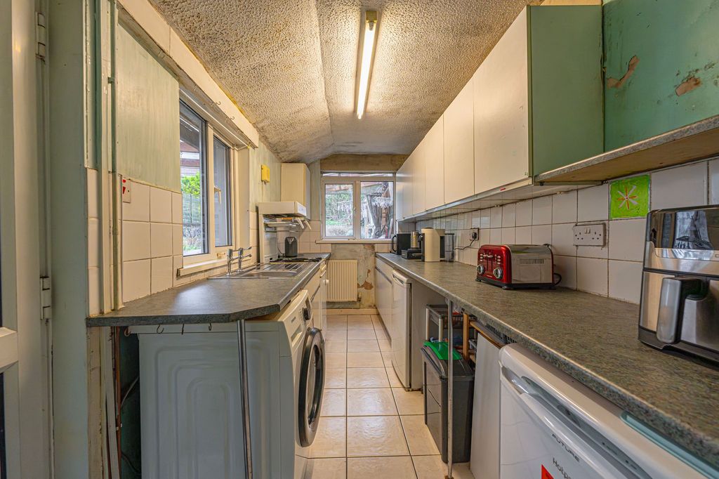 Property photo 3 of 25