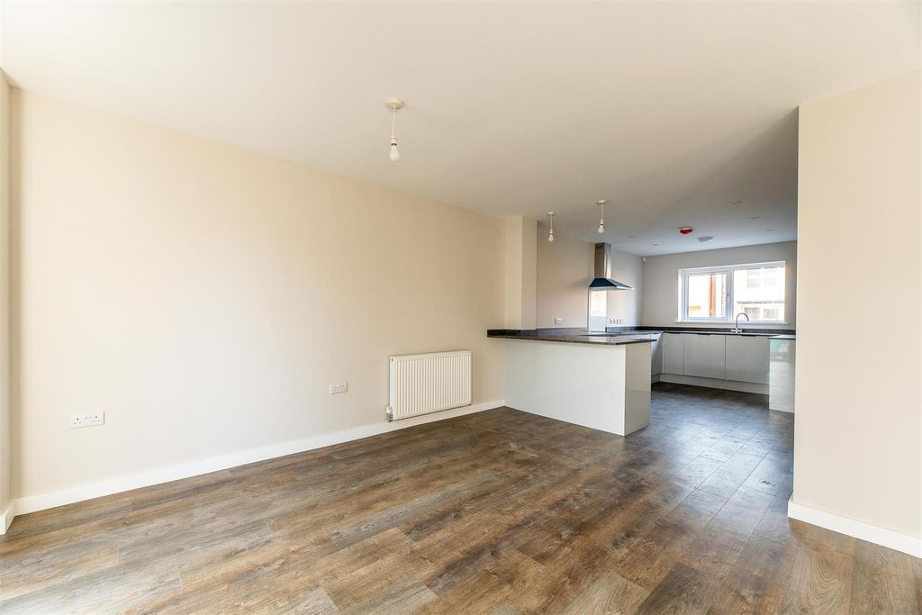 Property photo 3 of 12 Number 23