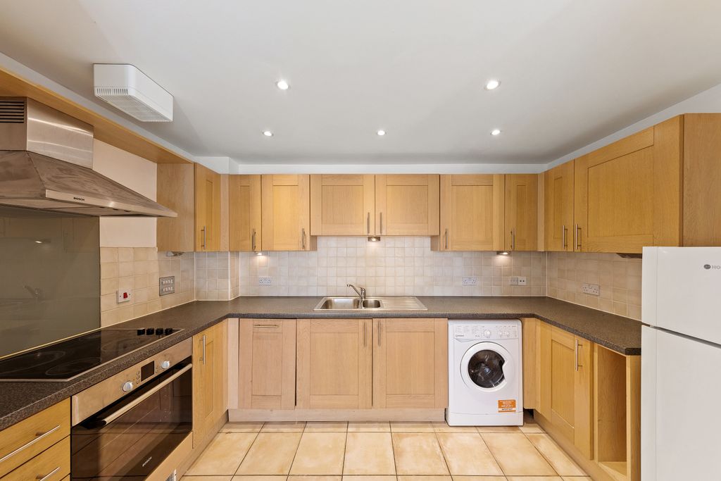 Property photo 3 of 14 08-09E0Pfscl _ 9 Heathside (Flat 31)-36 (1)