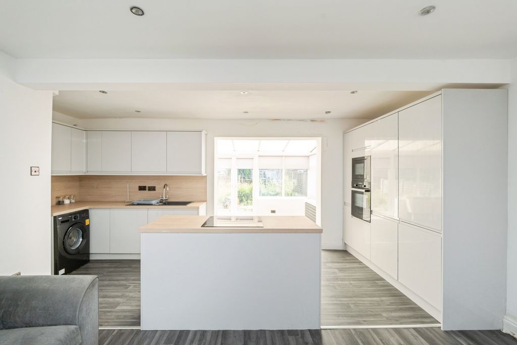 Property photo 3 of 17 Photo