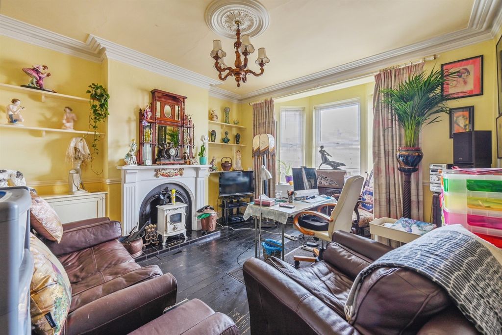 Property photo 2 of 18