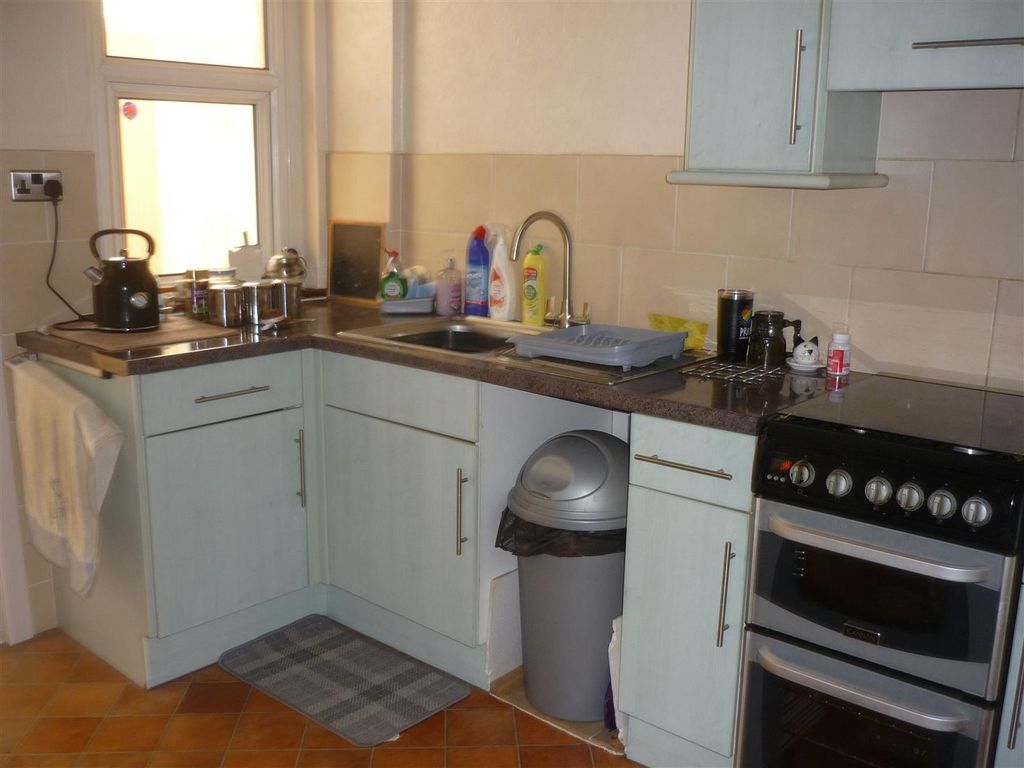 Property photo 3 of 9 Kitchen.Jpg