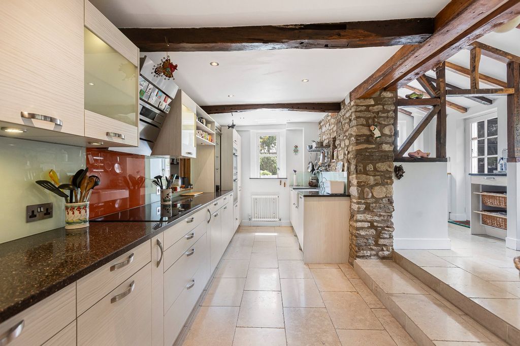 Property photo 3 of 52 Kitchen/Breakfast