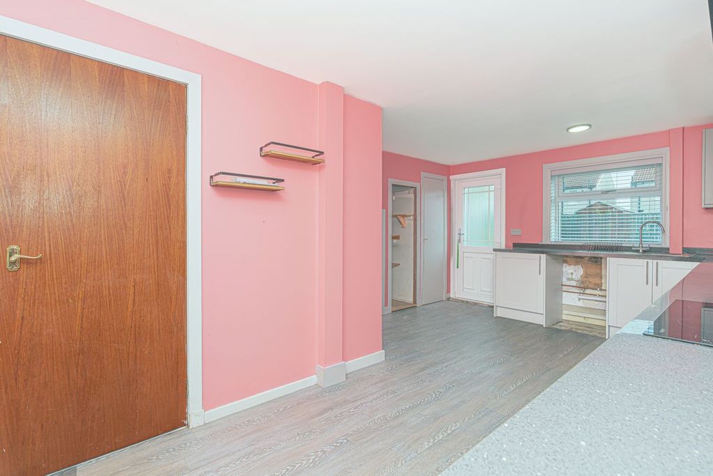 Property photo 3 of 25
