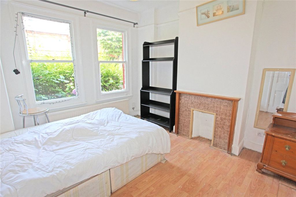 Property photo 2 of 12 Bedroom 1