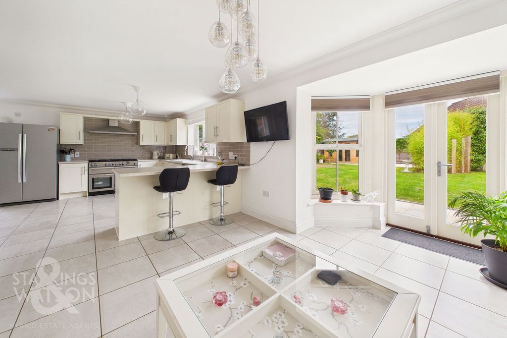 Property photo 3 of 37