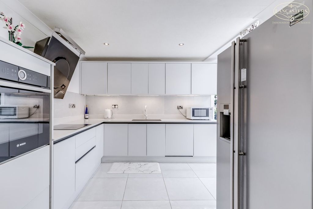 Property photo 3 of 39 Kitchen