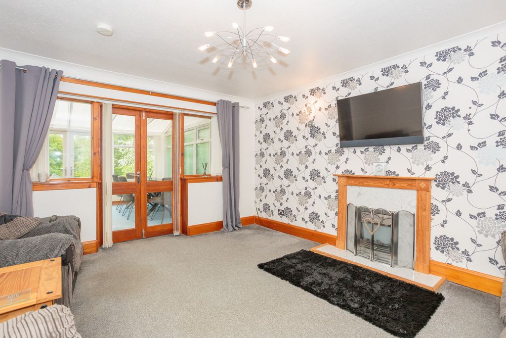 Property photo 3 of 40 Living Room