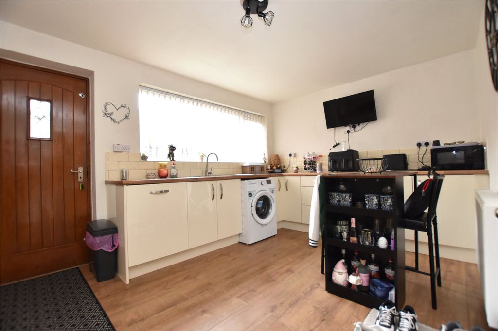 Property photo 2 of 24 Picture No. 14