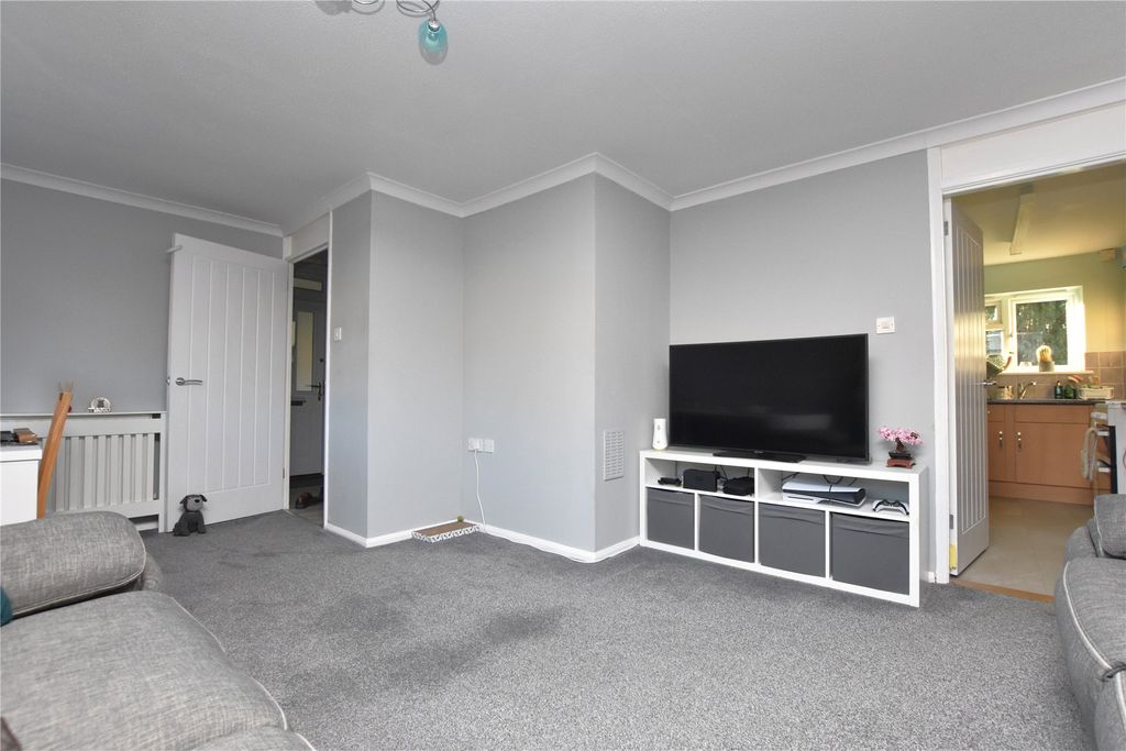 Property photo 3 of 10 Living Room