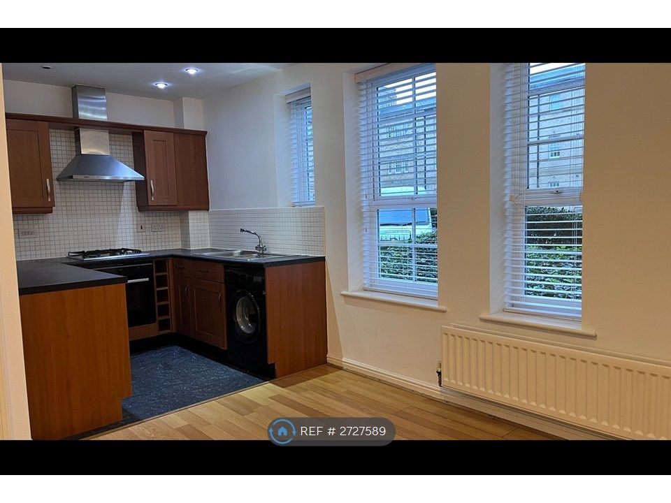 Property photo 3 of 12 Kitchen