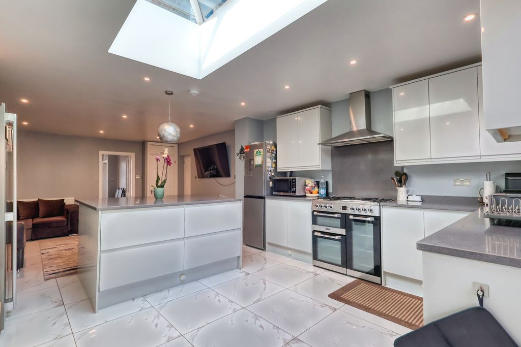 Property photo 3 of 15 Picture No. 06