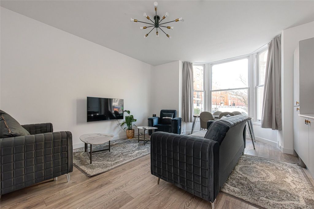 Property photo 2 of 6 Picture No. 18