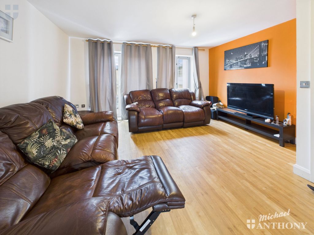 Property photo 2 of 8 Cam02773G0-Pr0339-Still005